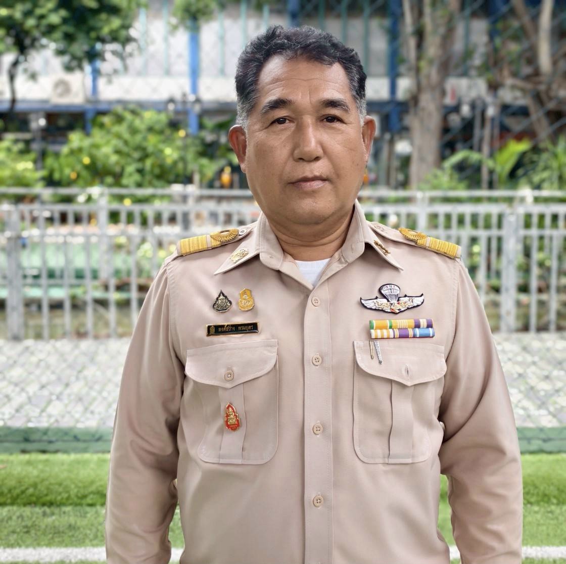 นายพงศ์สว่าง พรหมบุตร